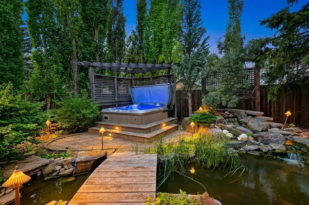 80 Hawkhill Way NW Calgary AB T3G 2V2
