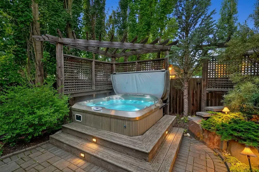 80 Hawkhill Way NW Calgary AB T3G 2V2