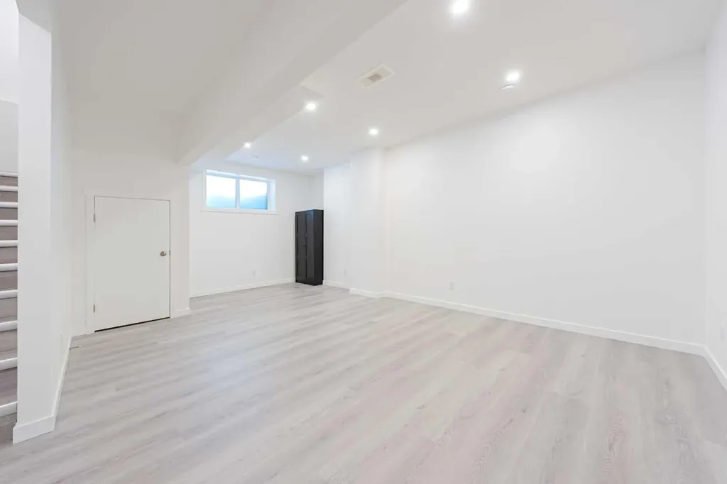 293 Carringsby Way NW Calgary AB T3P 1T6