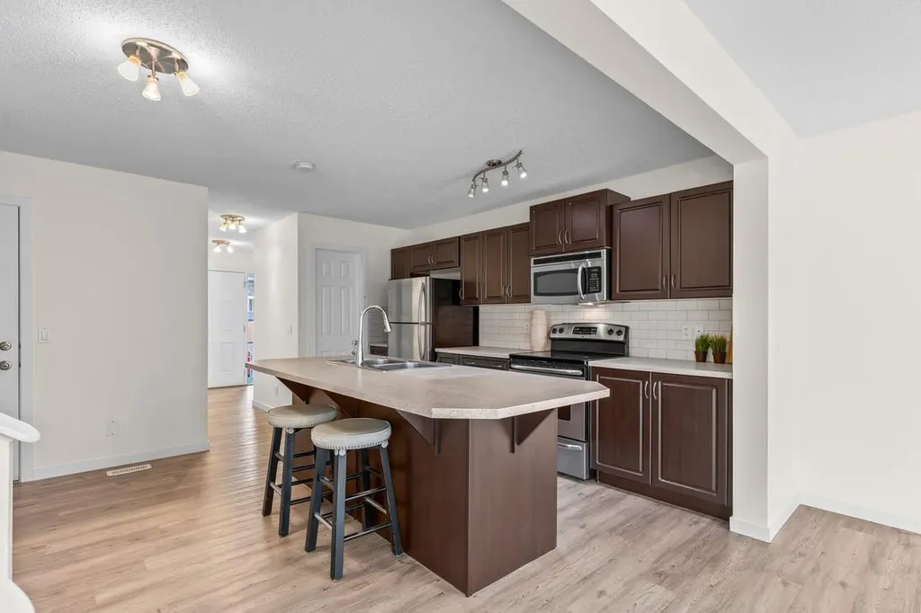 790 River Heights Crescent Cochrane AB T4C 0J4