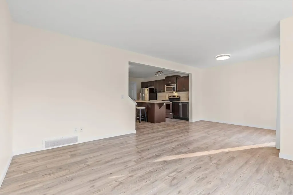 790 River Heights Crescent Cochrane AB T4C 0J4