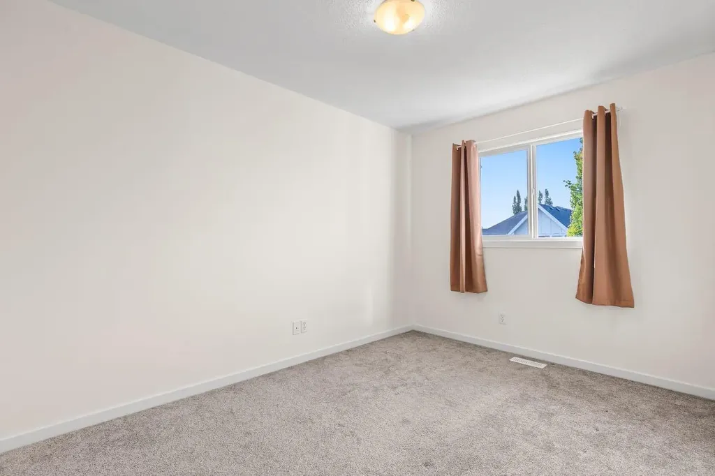 790 River Heights Crescent Cochrane AB T4C 0J4