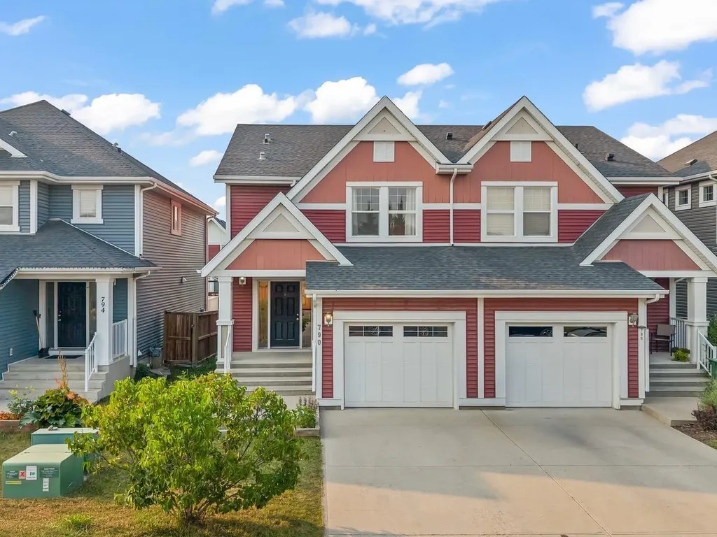 790 River Heights Crescent Cochrane AB T4C 0J4