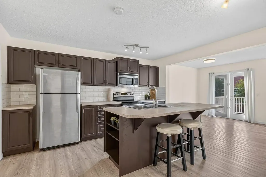 790 River Heights Crescent Cochrane AB T4C 0J4