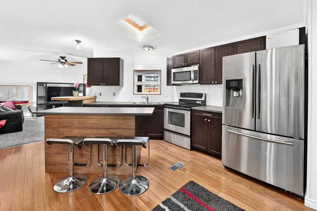 3223 83 Street NW Calgary AB T3B 5P1