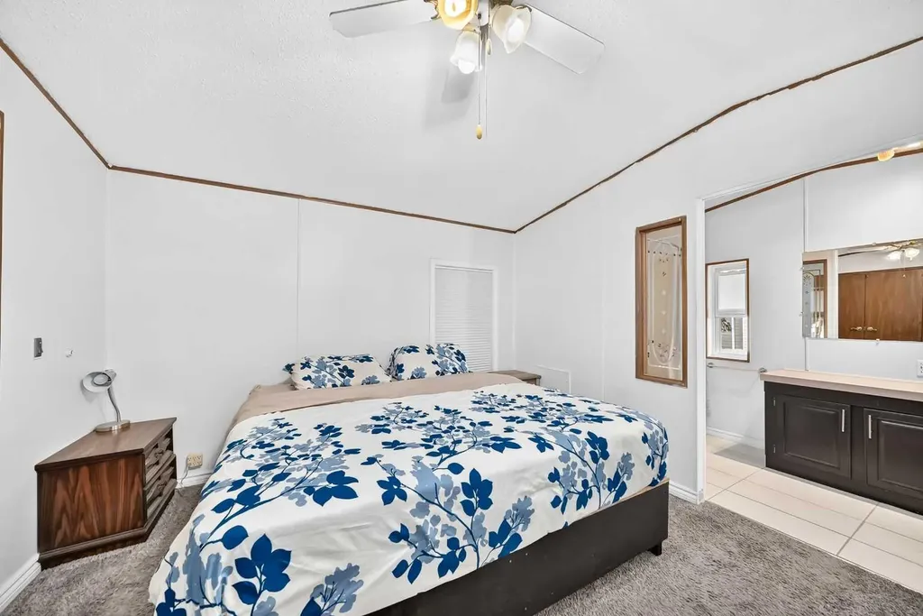 3223 83 Street NW Calgary AB T3B 5P1