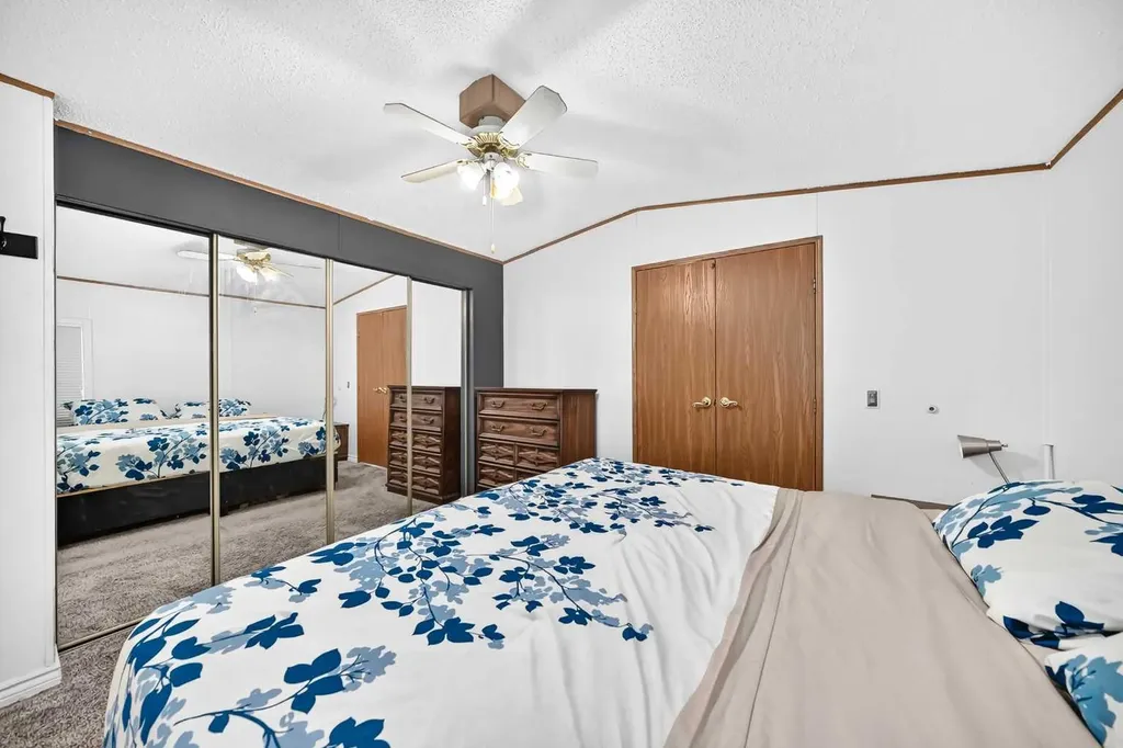 3223 83 Street NW Calgary AB T3B 5P1