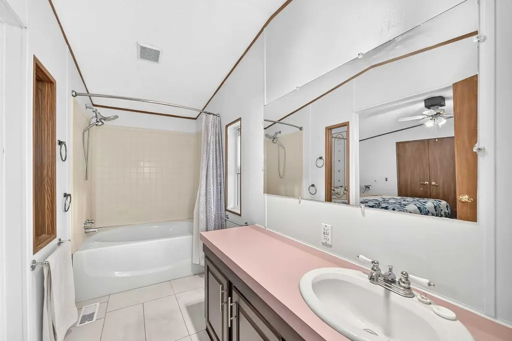 3223 83 Street NW Calgary AB T3B 5P1