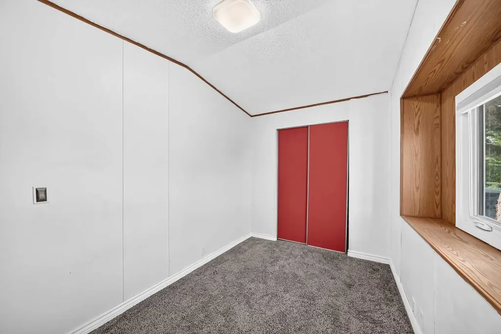 3223 83 Street NW Calgary AB T3B 5P1