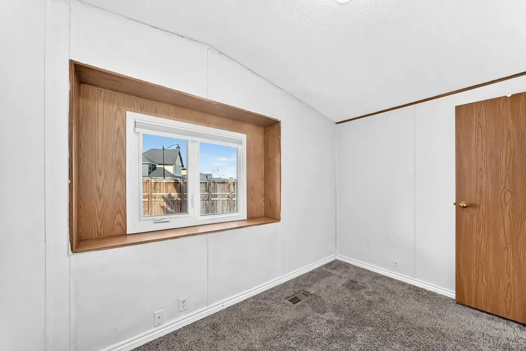 3223 83 Street NW Calgary AB T3B 5P1