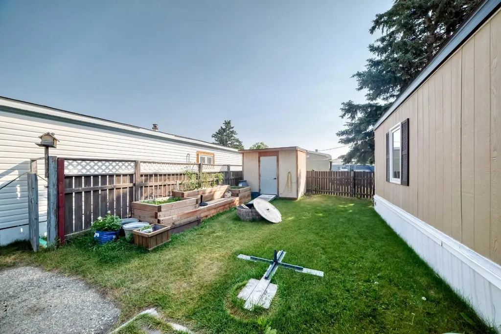 3223 83 Street NW Calgary AB T3B 5P1