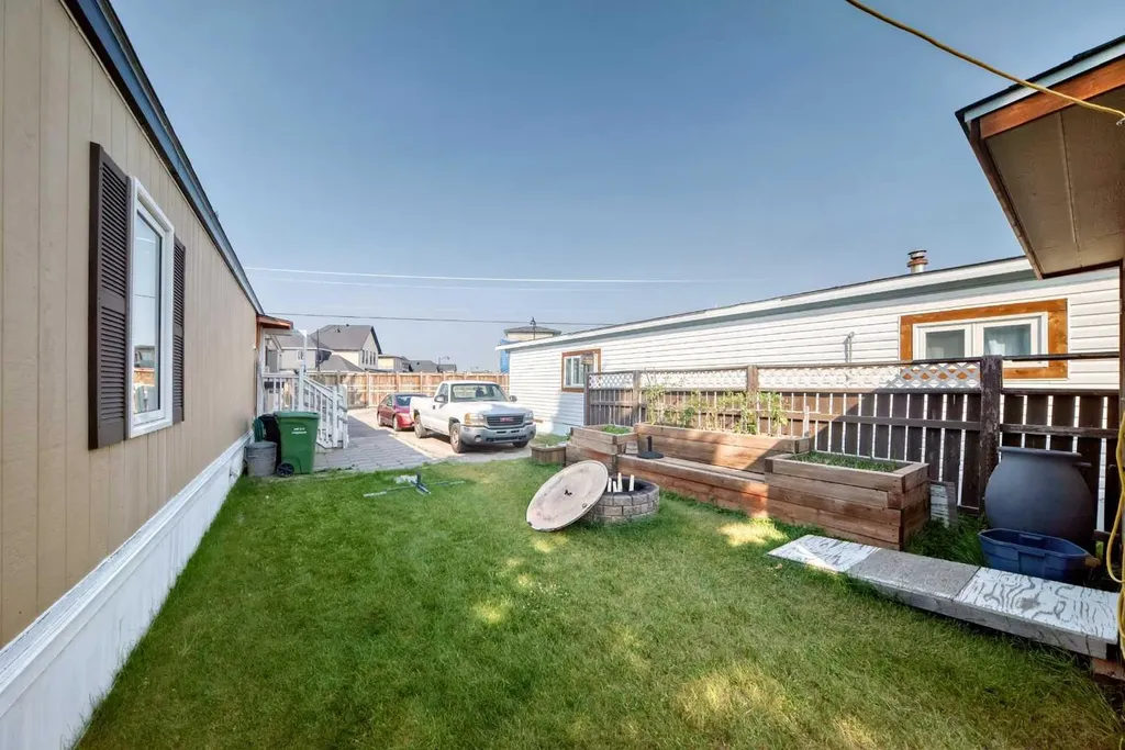 3223 83 Street NW Calgary AB T3B 5P1