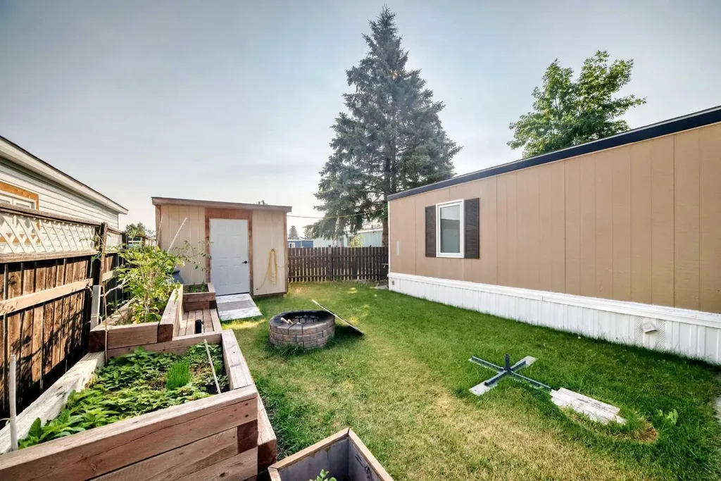 3223 83 Street NW Calgary AB T3B 5P1
