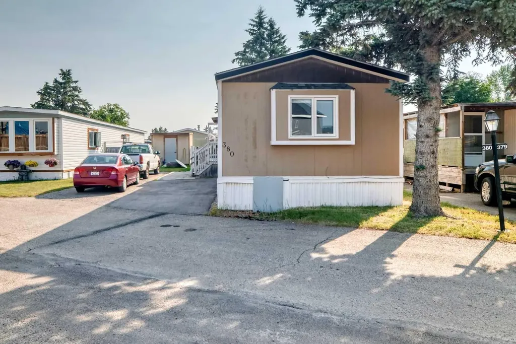 3223 83 Street NW Calgary AB T3B 5P1