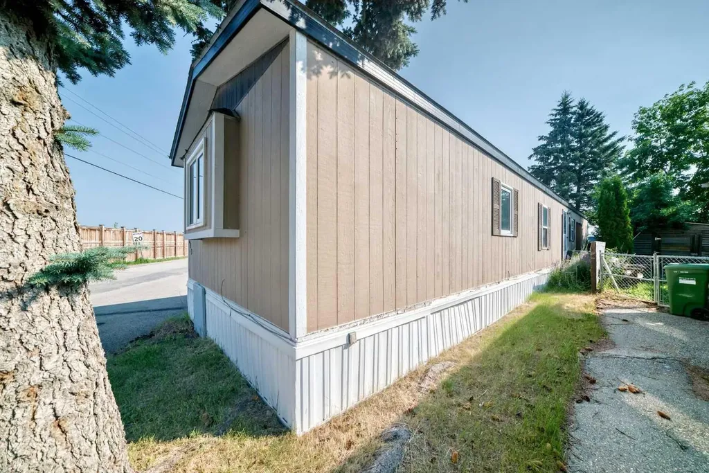 3223 83 Street NW Calgary AB T3B 5P1