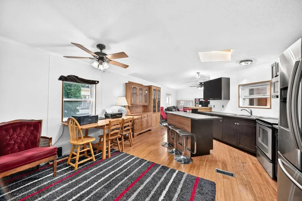 3223 83 Street NW Calgary AB T3B 5P1