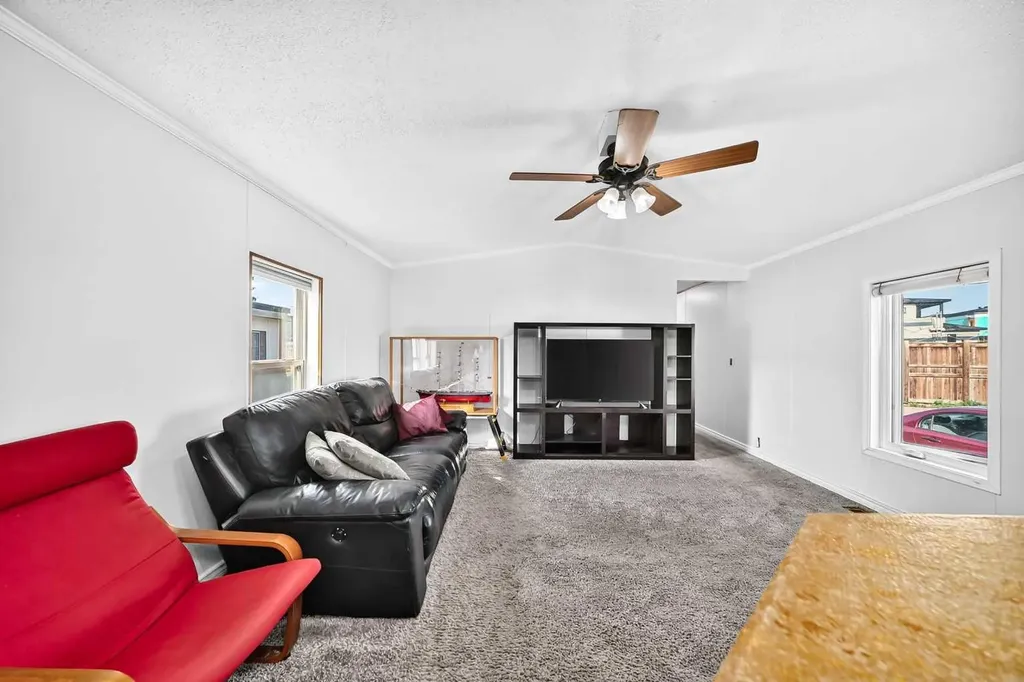 3223 83 Street NW Calgary AB T3B 5P1