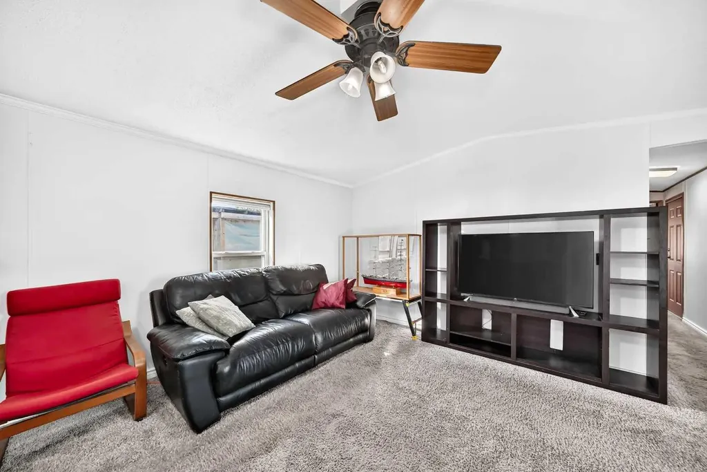 3223 83 Street NW Calgary AB T3B 5P1