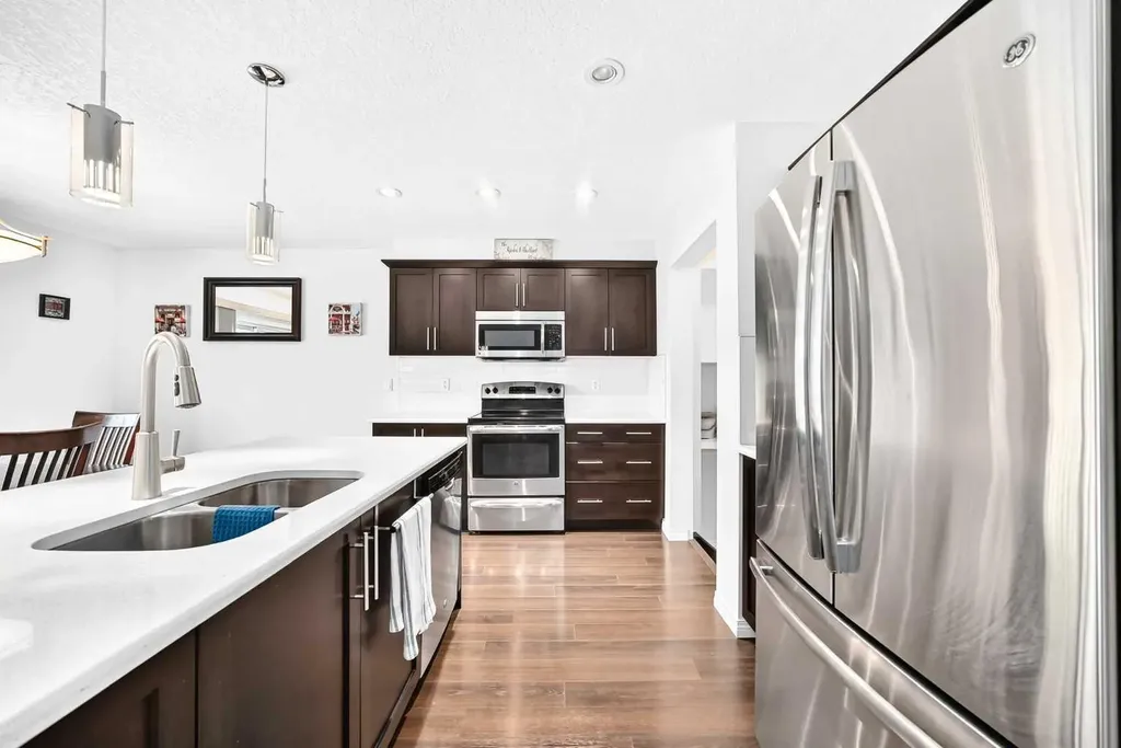 141 Shoreline Vista Chestermere AB T1X 0T3