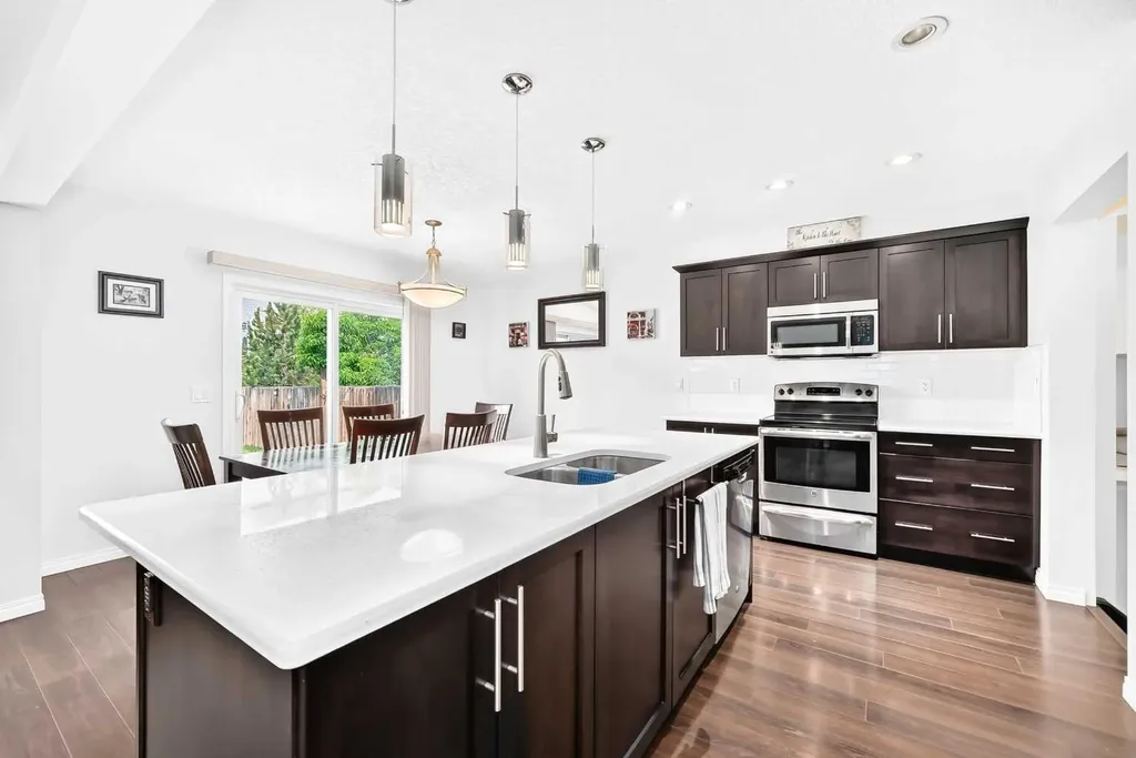 141 Shoreline Vista Chestermere AB T1X 0T3