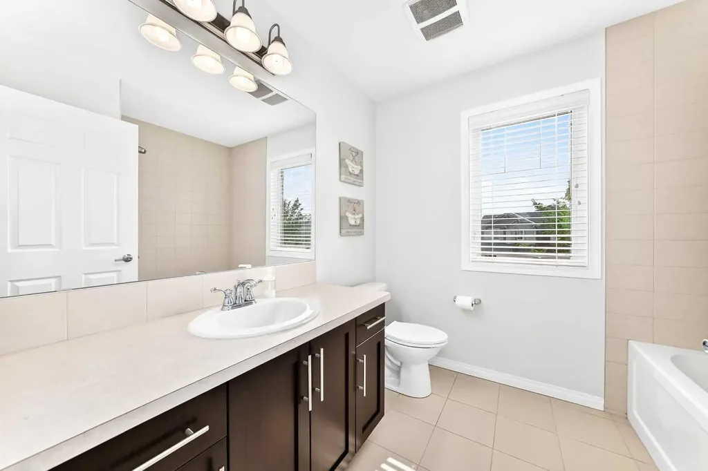 141 Shoreline Vista Chestermere AB T1X 0T3