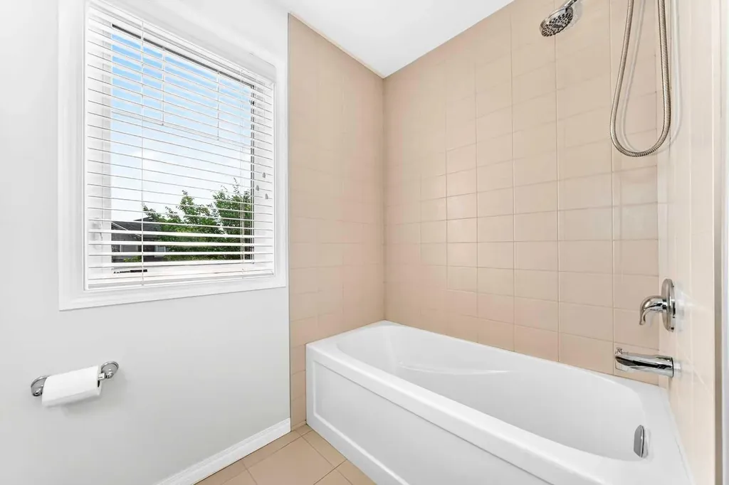 141 Shoreline Vista Chestermere AB T1X 0T3