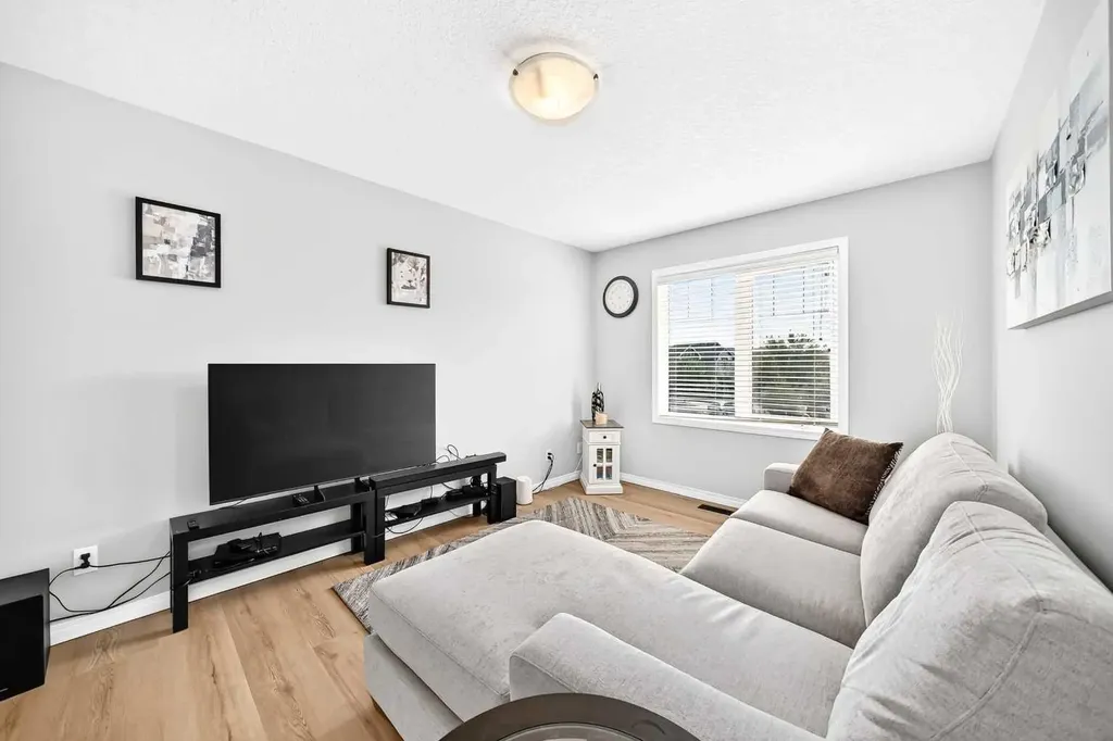 141 Shoreline Vista Chestermere AB T1X 0T3