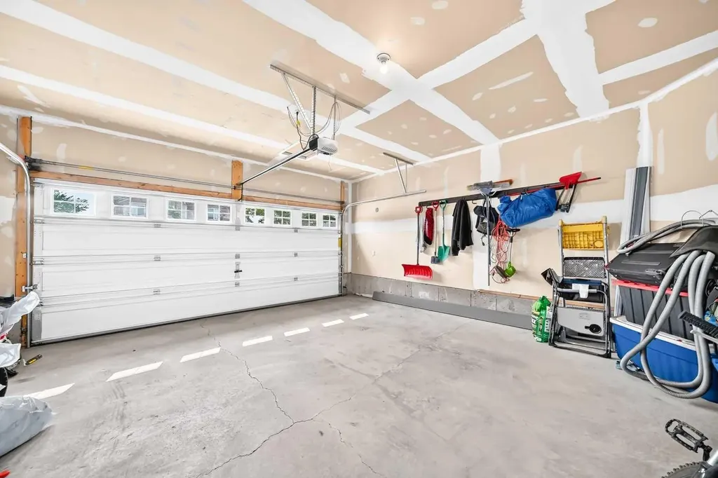141 Shoreline Vista Chestermere AB T1X 0T3