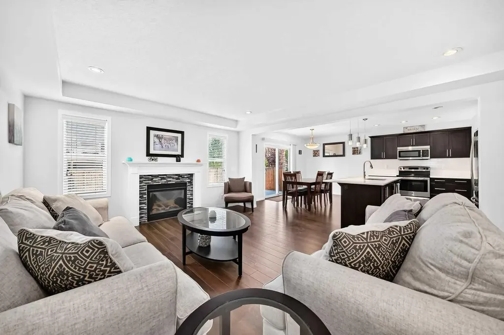 141 Shoreline Vista Chestermere AB T1X 0T3