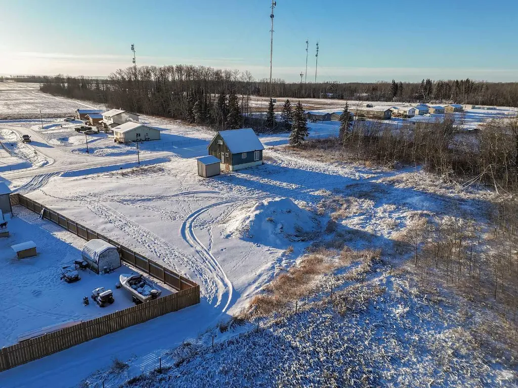 4714 43 Avenue Fort Vermilion AB T0H 1N0