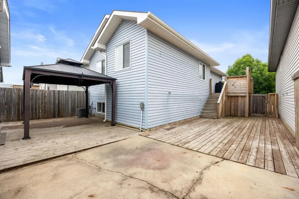 136 Parry Crescent Fort Mcmurray AB t9k 0a4