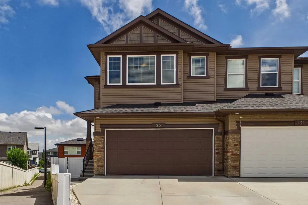 25 Evansglen Mews NW Calgary AB T3P 0P1