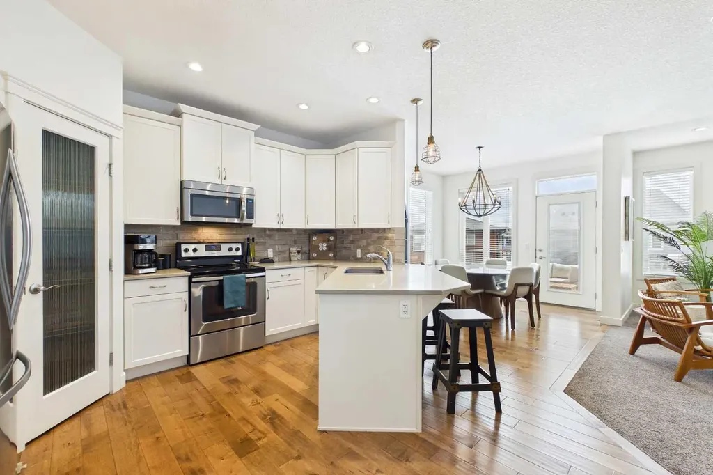 25 Evansglen Mews NW Calgary AB T3P 0P1