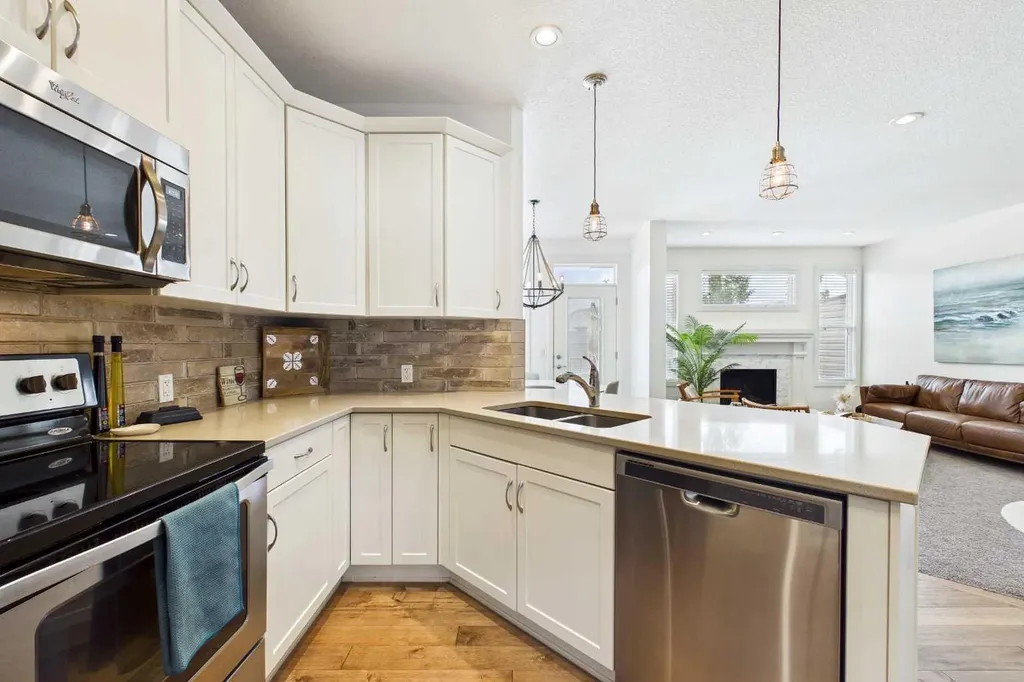 25 Evansglen Mews NW Calgary AB T3P 0P1