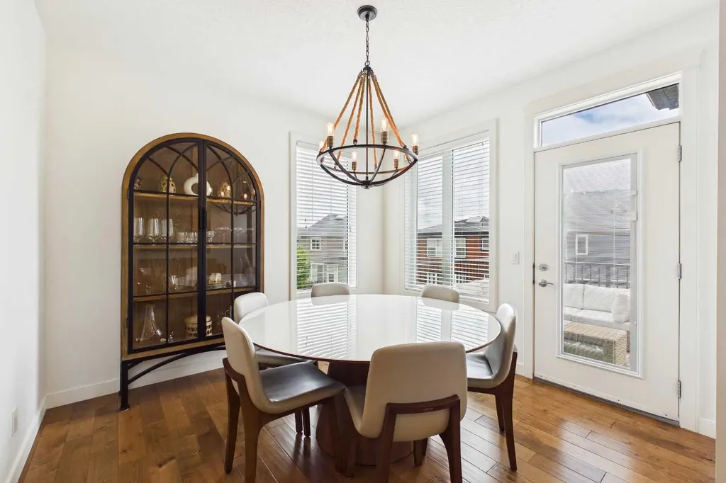 25 Evansglen Mews NW Calgary AB T3P 0P1