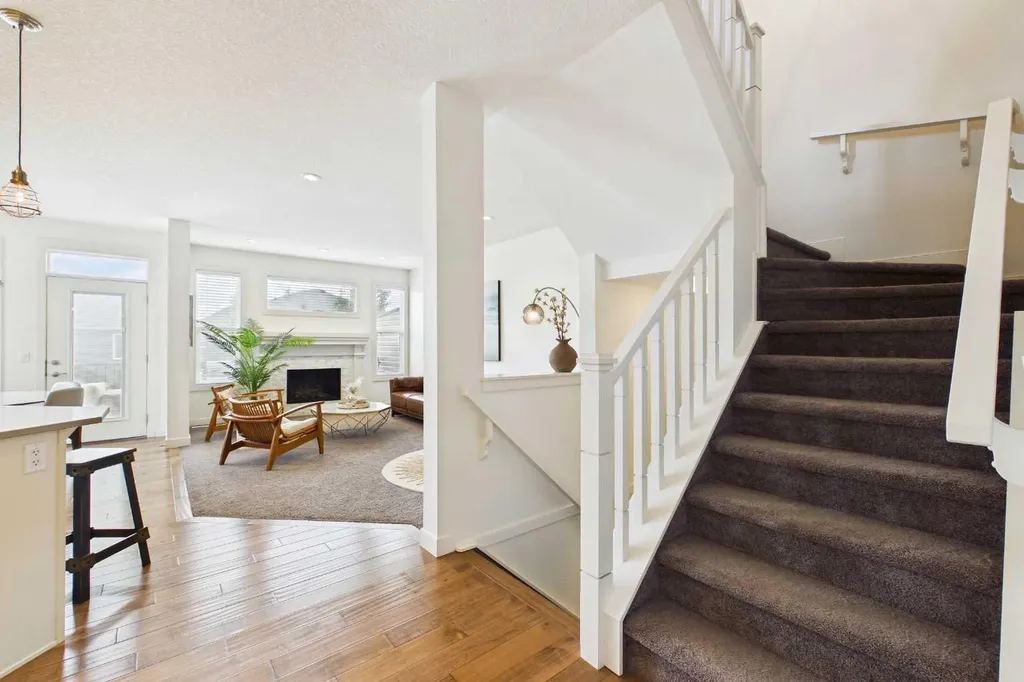 25 Evansglen Mews NW Calgary AB T3P 0P1
