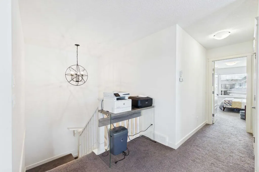 25 Evansglen Mews NW Calgary AB T3P 0P1
