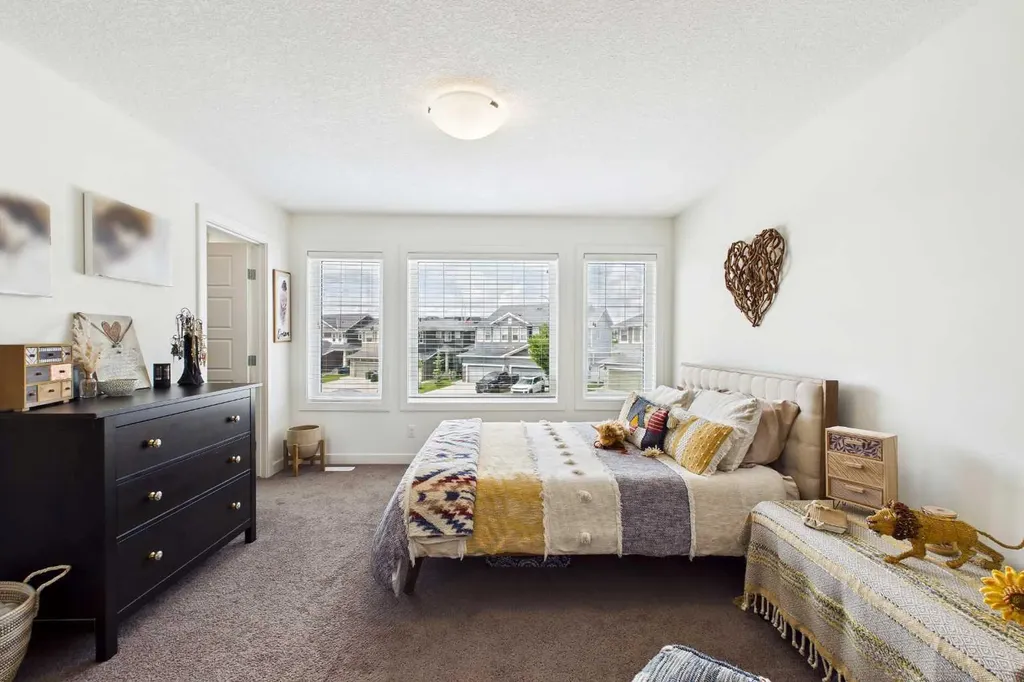 25 Evansglen Mews NW Calgary AB T3P 0P1