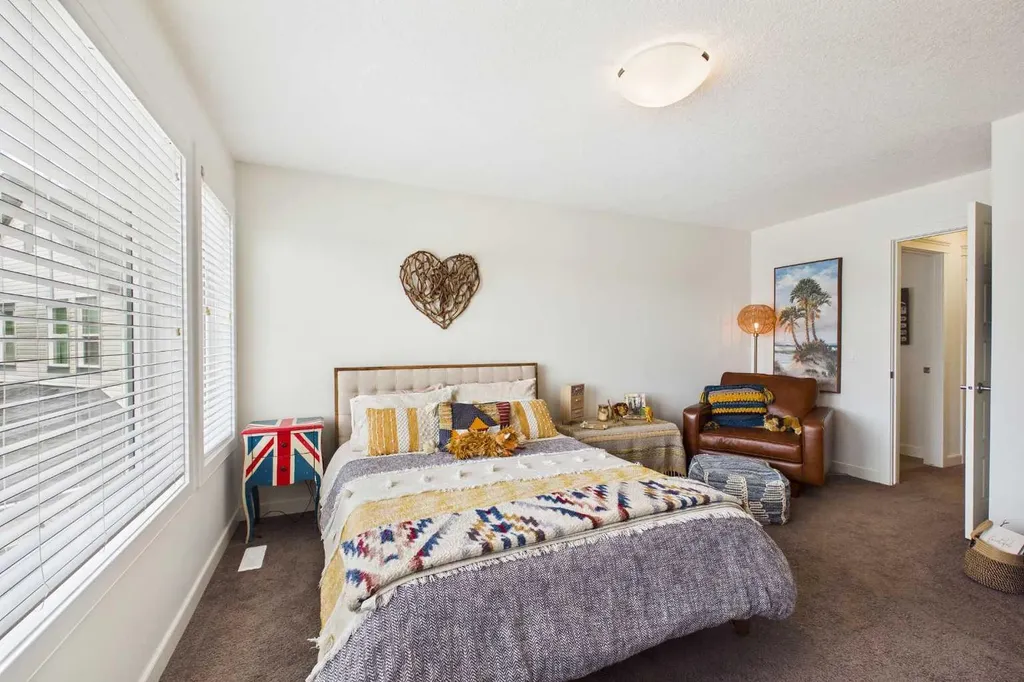 25 Evansglen Mews NW Calgary AB T3P 0P1