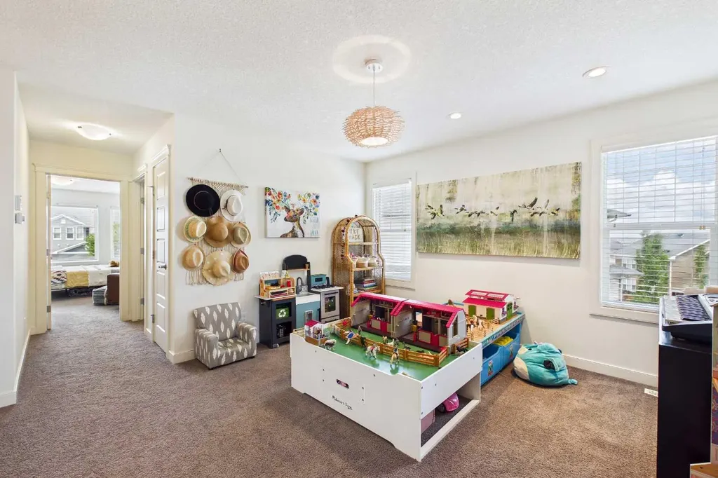 25 Evansglen Mews NW Calgary AB T3P 0P1