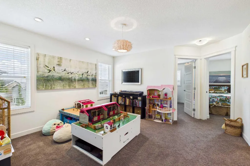 25 Evansglen Mews NW Calgary AB T3P 0P1