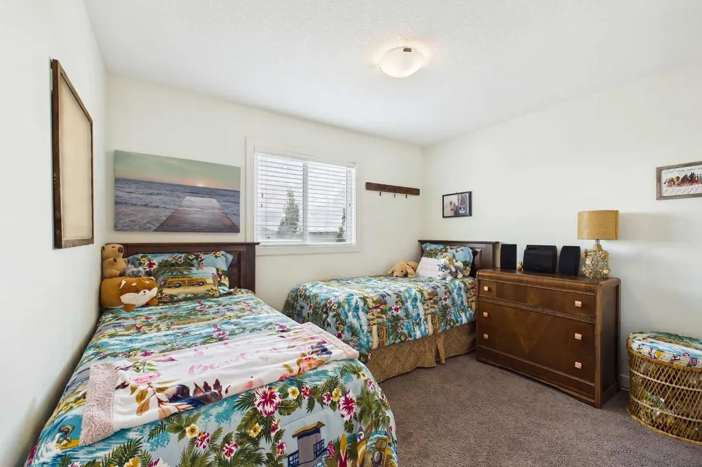 25 Evansglen Mews NW Calgary AB T3P 0P1