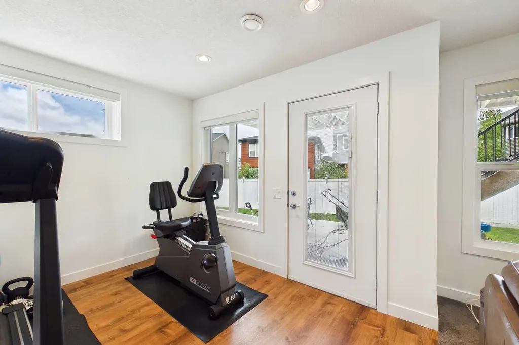 25 Evansglen Mews NW Calgary AB T3P 0P1