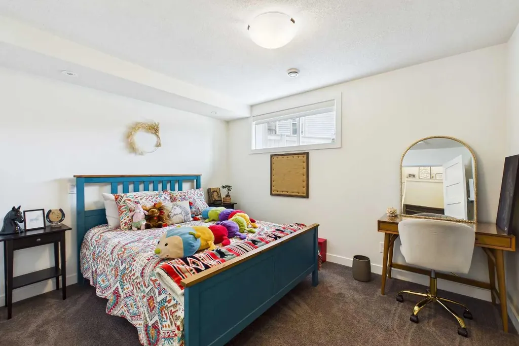 25 Evansglen Mews NW Calgary AB T3P 0P1