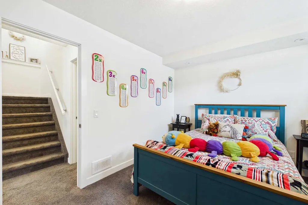25 Evansglen Mews NW Calgary AB T3P 0P1