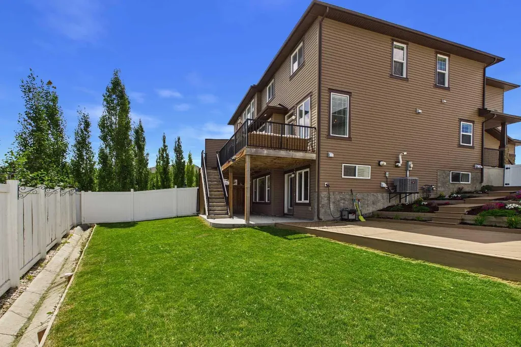 25 Evansglen Mews NW Calgary AB T3P 0P1
