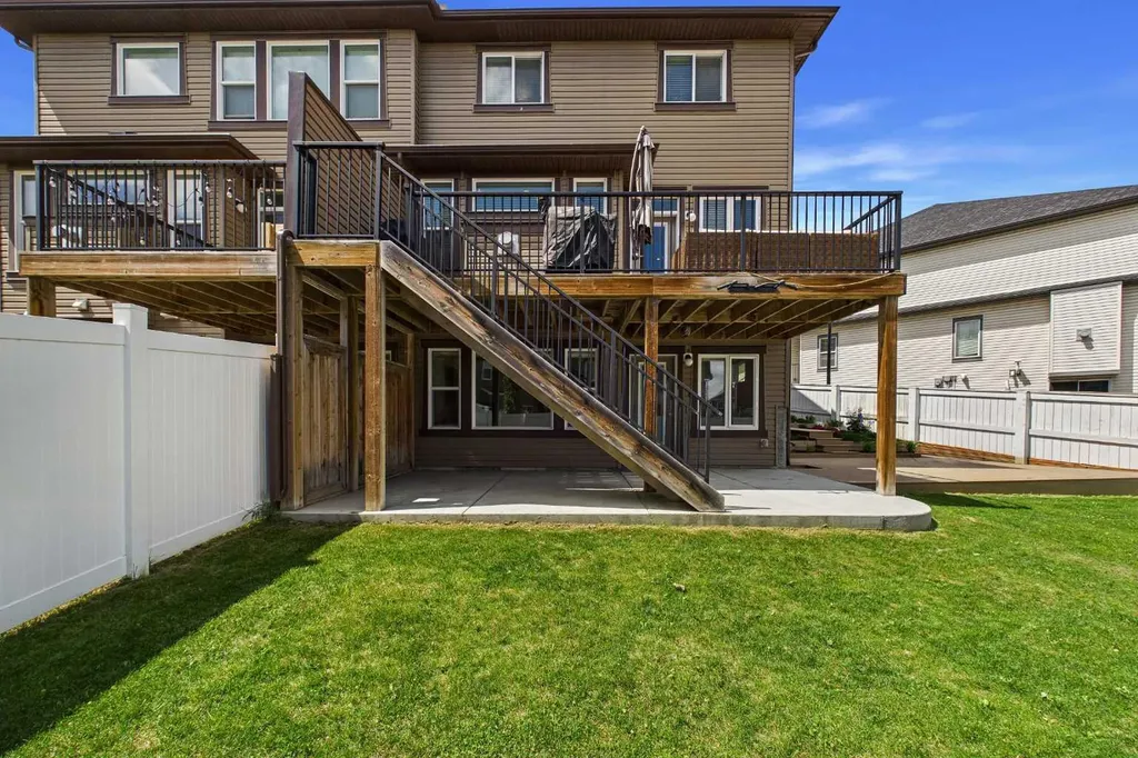 25 Evansglen Mews NW Calgary AB T3P 0P1