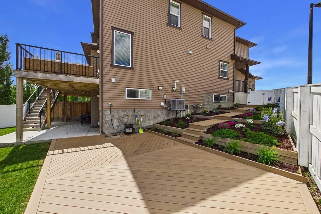 25 Evansglen Mews NW Calgary AB T3P 0P1