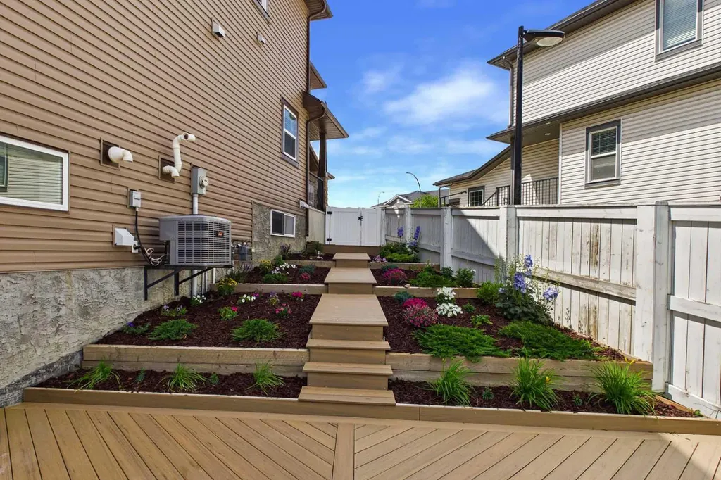 25 Evansglen Mews NW Calgary AB T3P 0P1