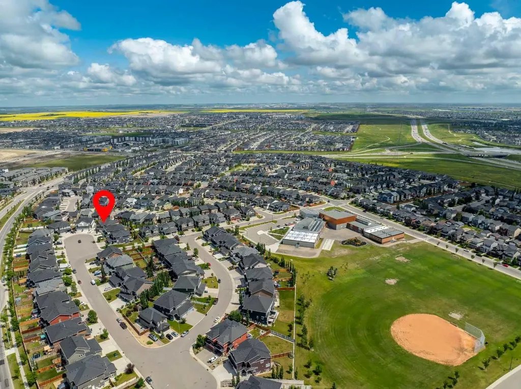 25 Evansglen Mews NW Calgary AB T3P 0P1